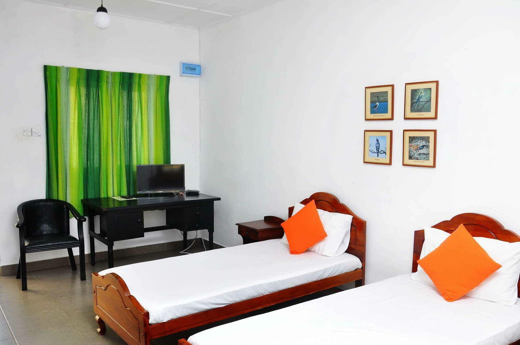 Sea View Hotel Colombo Exterior photo